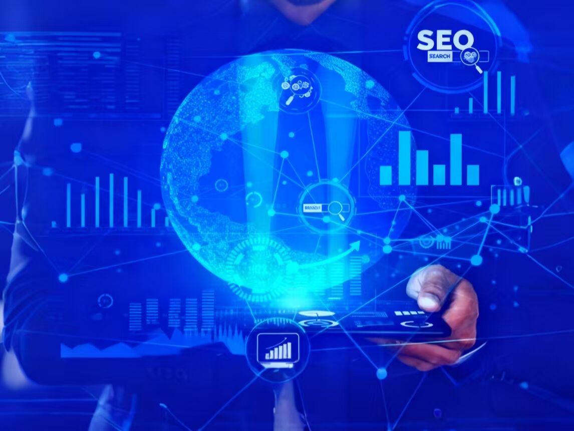 一张以蓝色科技风呈现的SEO主题画面，融合了地球、数据图表、搜索图标等元素，展现数字营销的全球化与数据化特质。